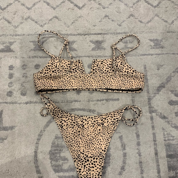 Bikini - Picture 2 of 3